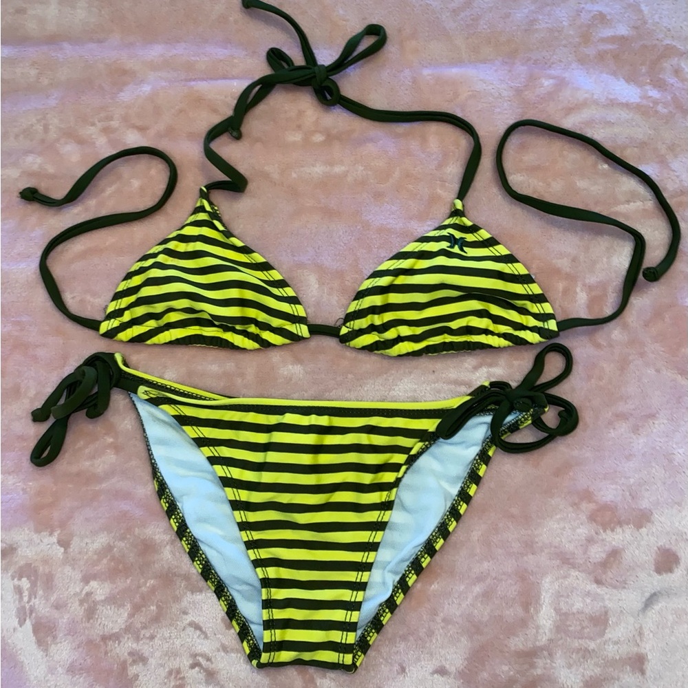 Hurley Striped Yellow and Black Bikini Set - Size Medium